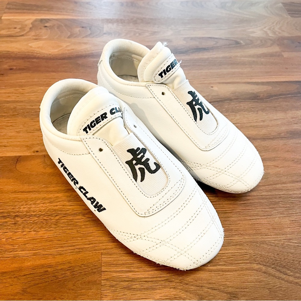 Tiger Claw Kids Karate/Taekwondo/Martial Arts Training Shoes Size 1